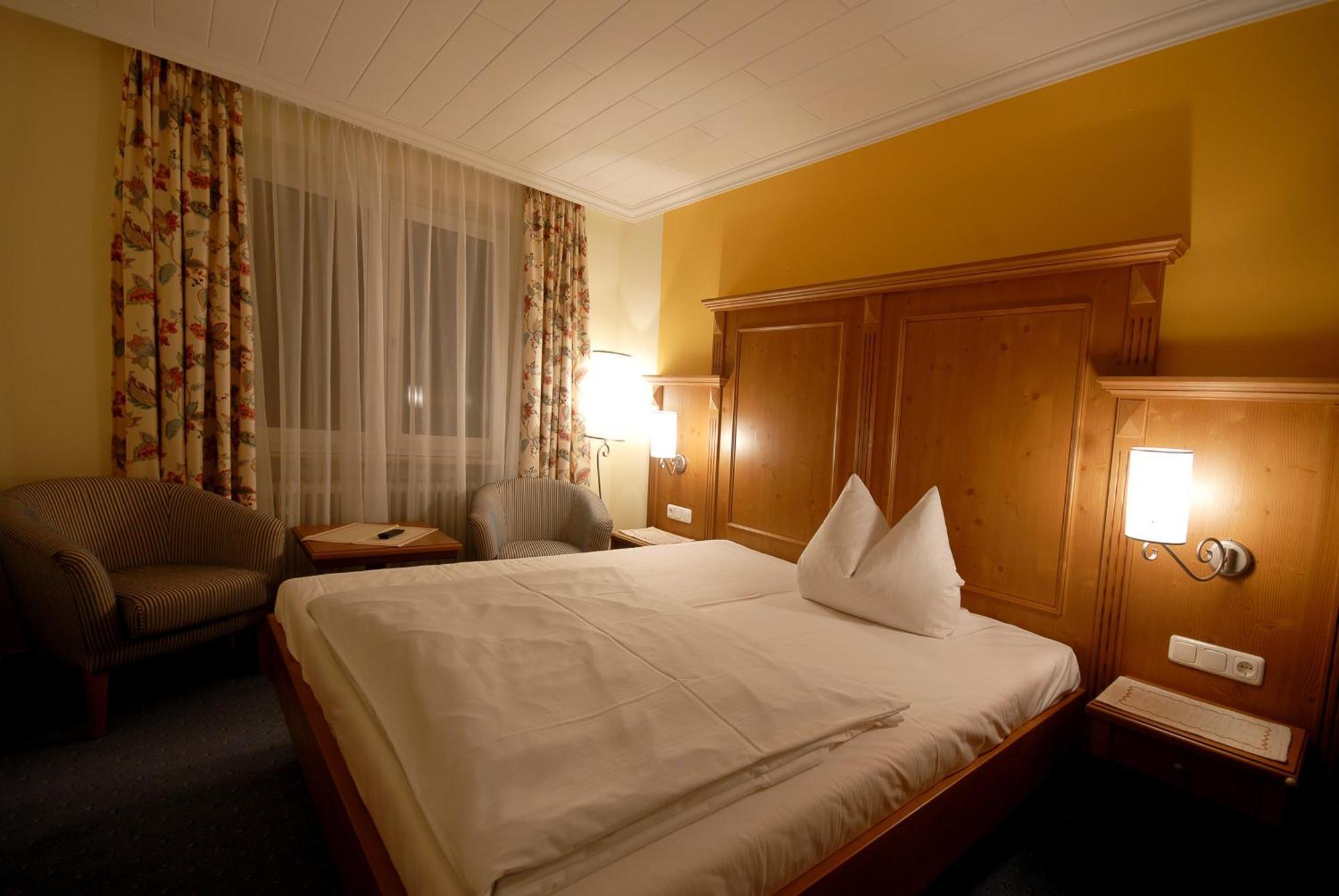 Hotel Gondel Altenkunstadt Bagian luar foto