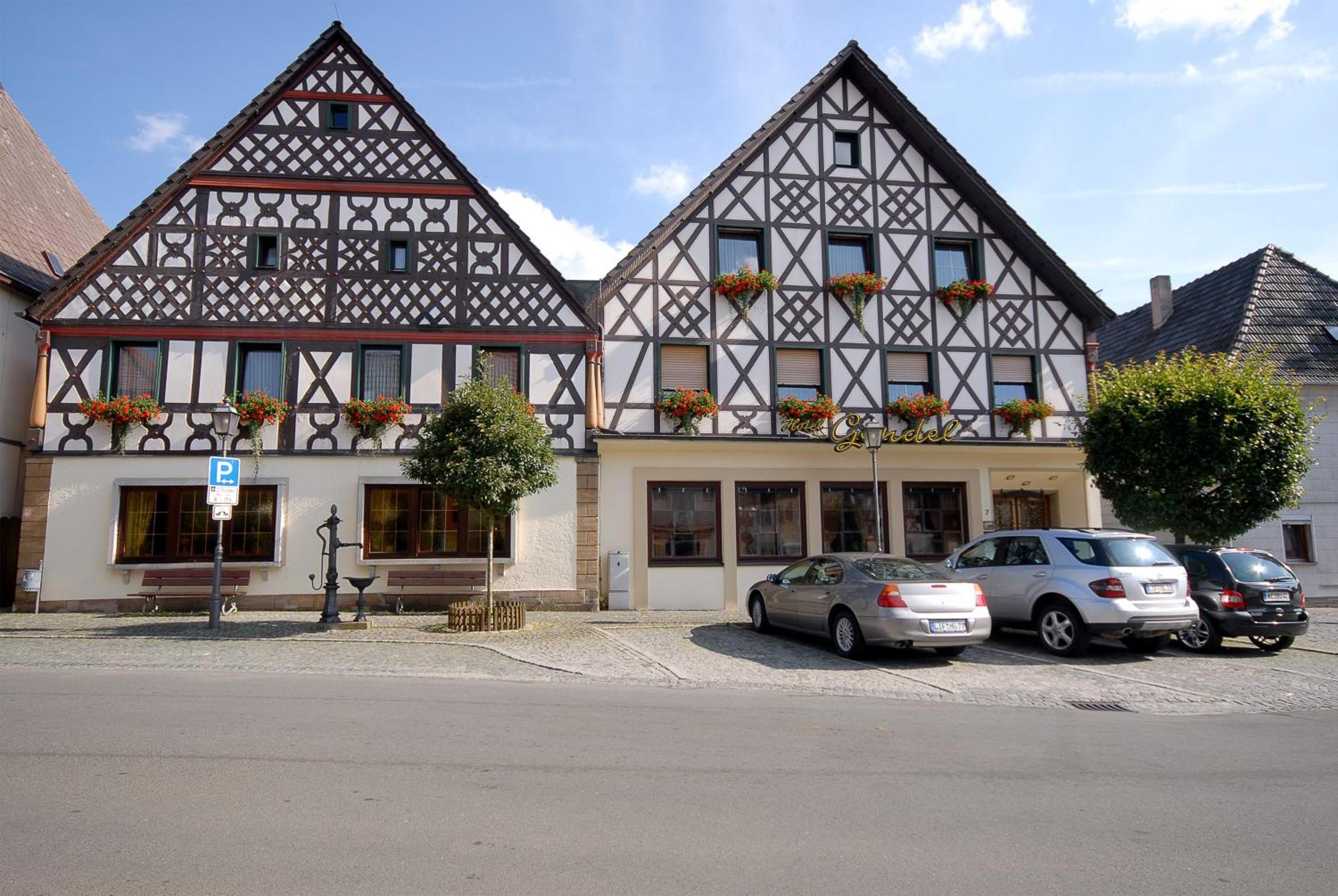 Hotel Gondel Altenkunstadt Bagian luar foto